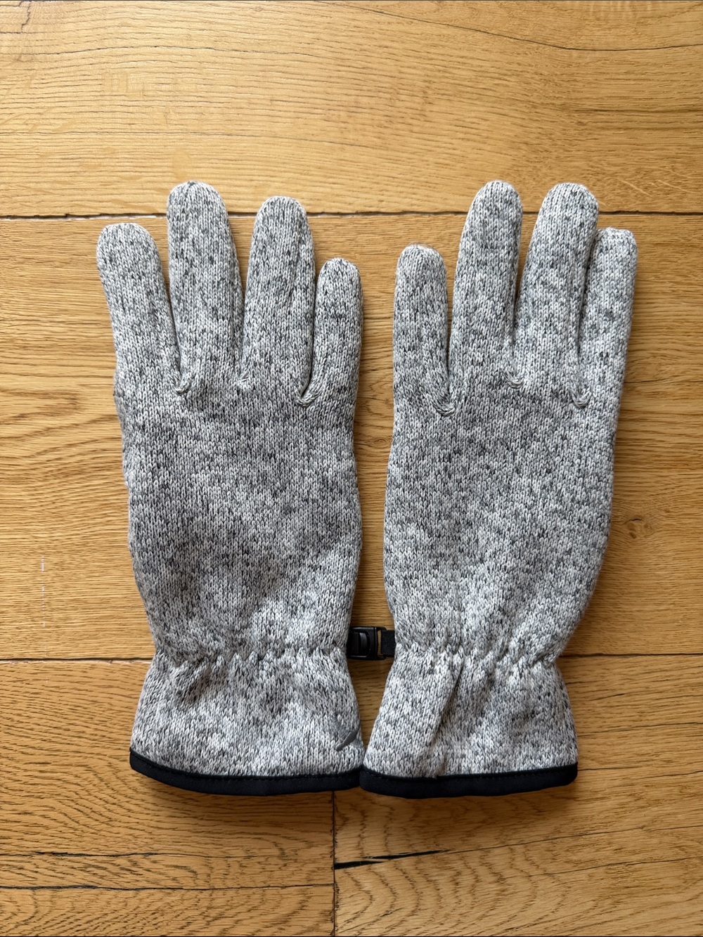 Eddie Bauer Grey Knit Winter Gloves with Black Trim